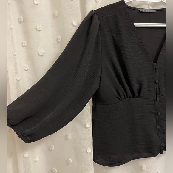 Lightweight Suzy Sheer Blouse - Picture 2 of 6
